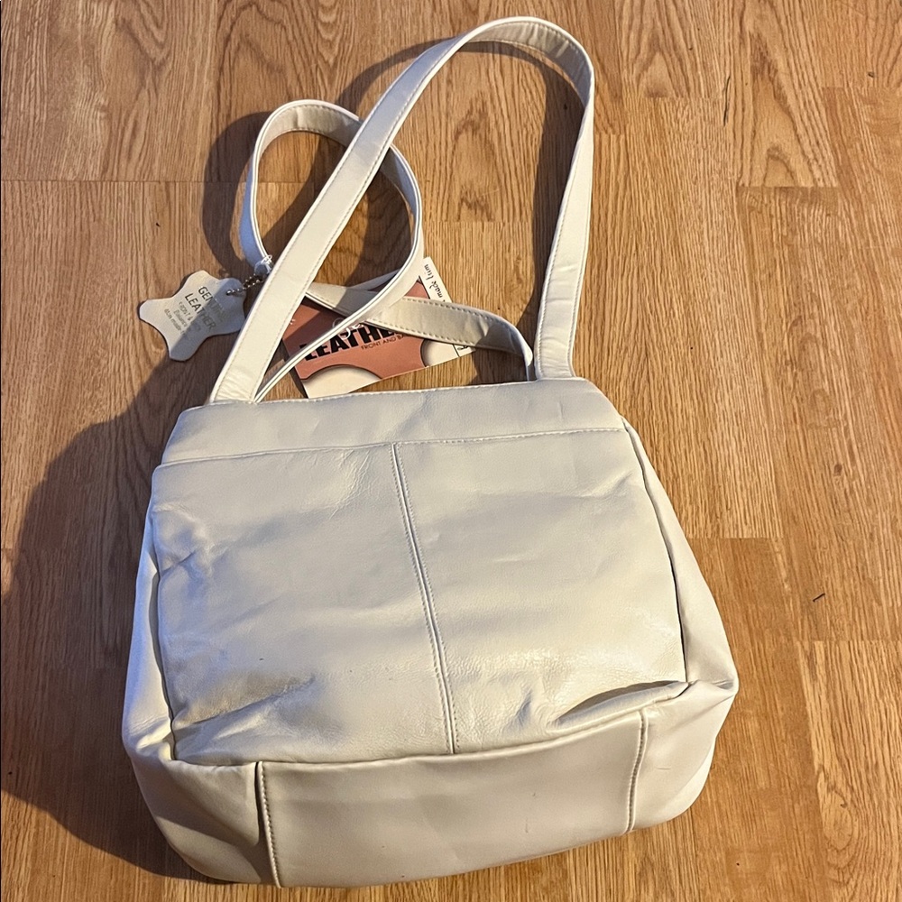 Elegant White Leather Shoulder Bag